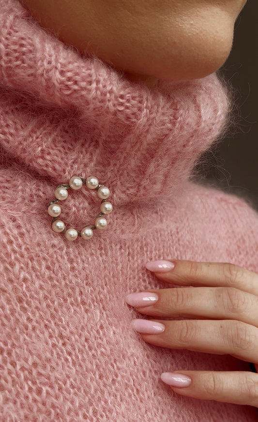 Beautiful Mikimoto Cultured Pearl and Silver Brooch
