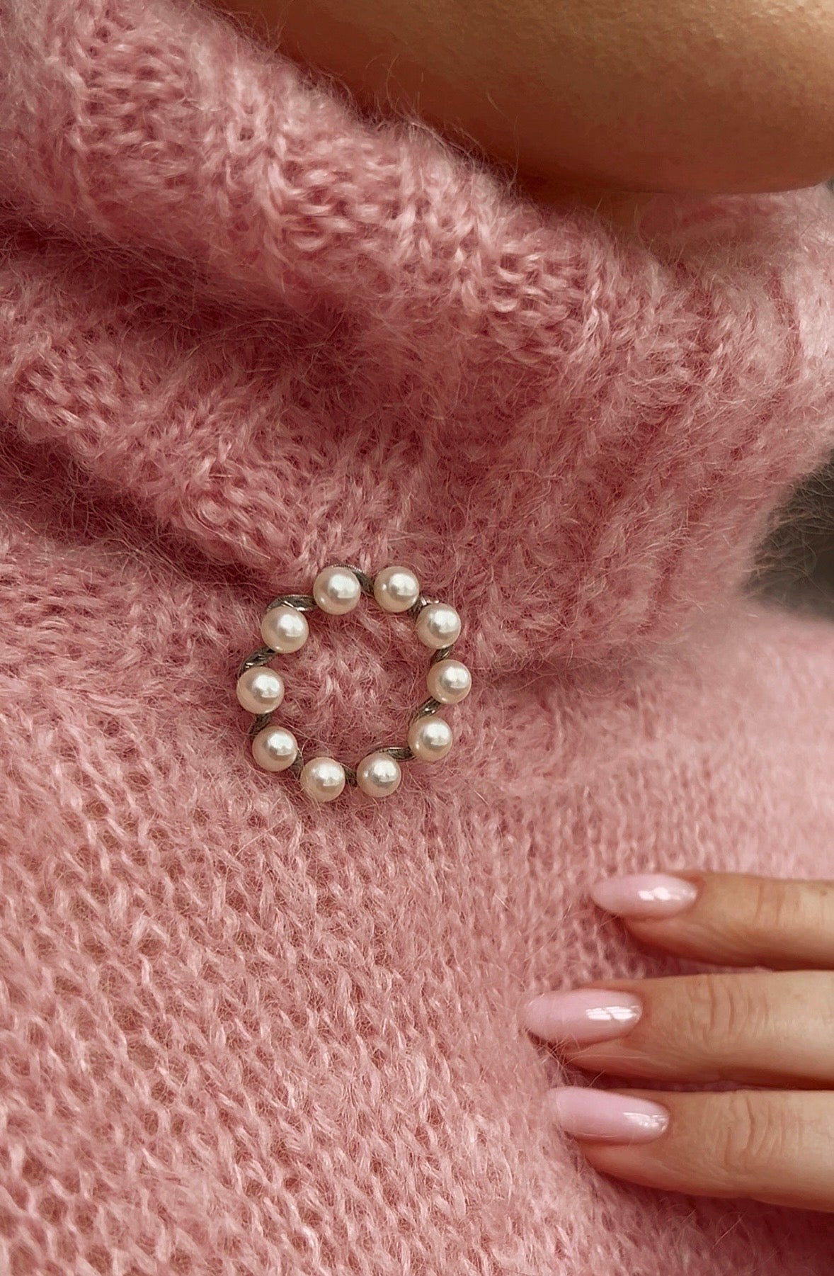 Beautiful Mikimoto Cultured Pearl and Silver Brooch