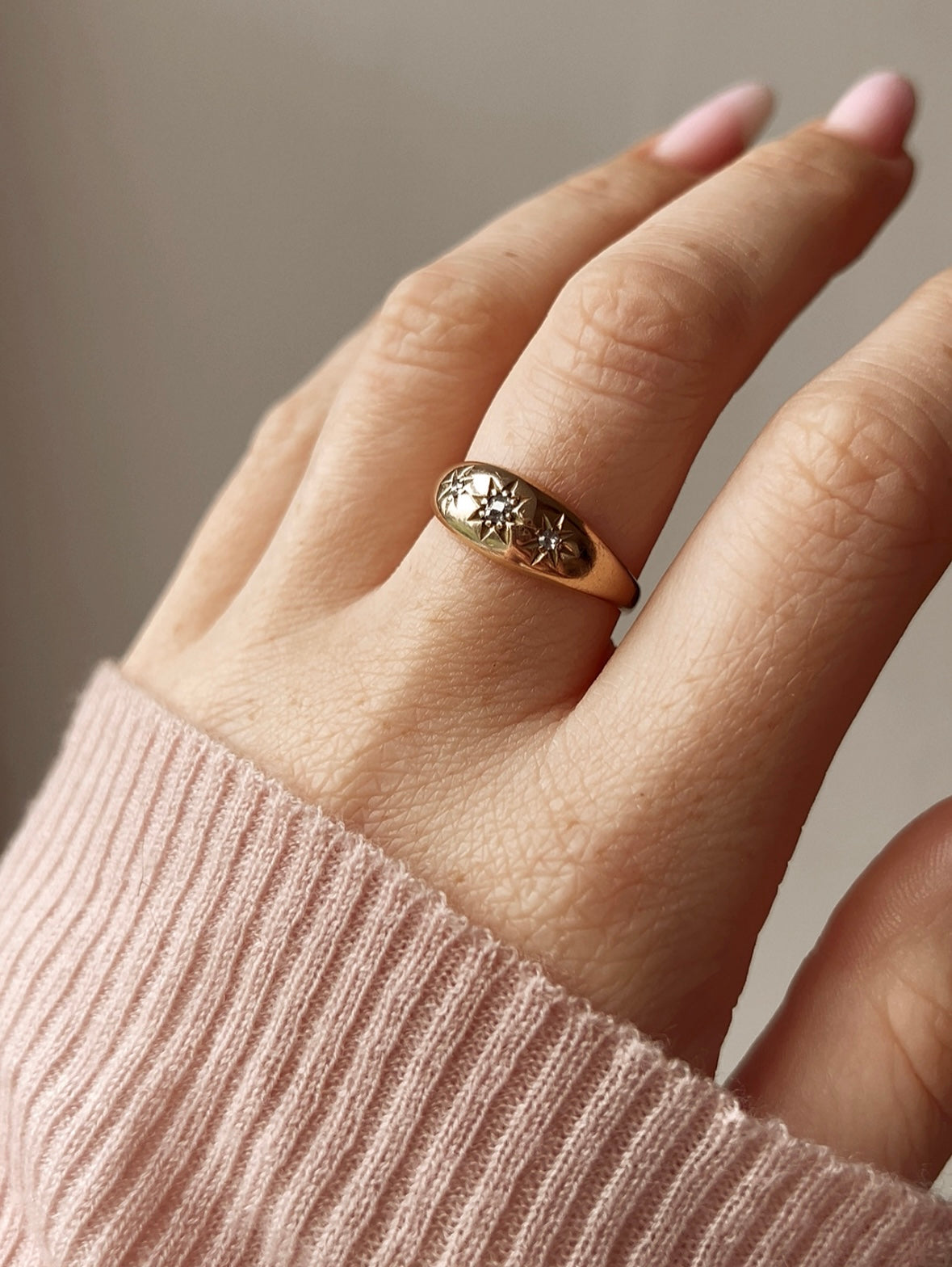 Gorgeous Chunky 18ct Gold Gypsy Ring