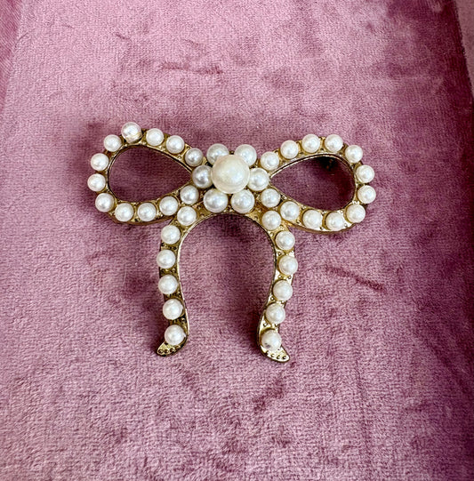 Gorgeous Vintage Imitation Pearl Bow Brooch