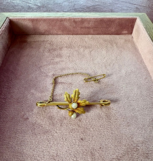 Beautiful 15ct Gold Acorn Bar Brooch with Two Pearls