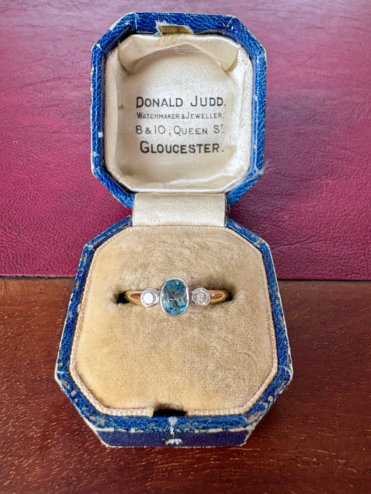 Lovely Vintage 18ct Gold,Aquamarine and Diamond Ring