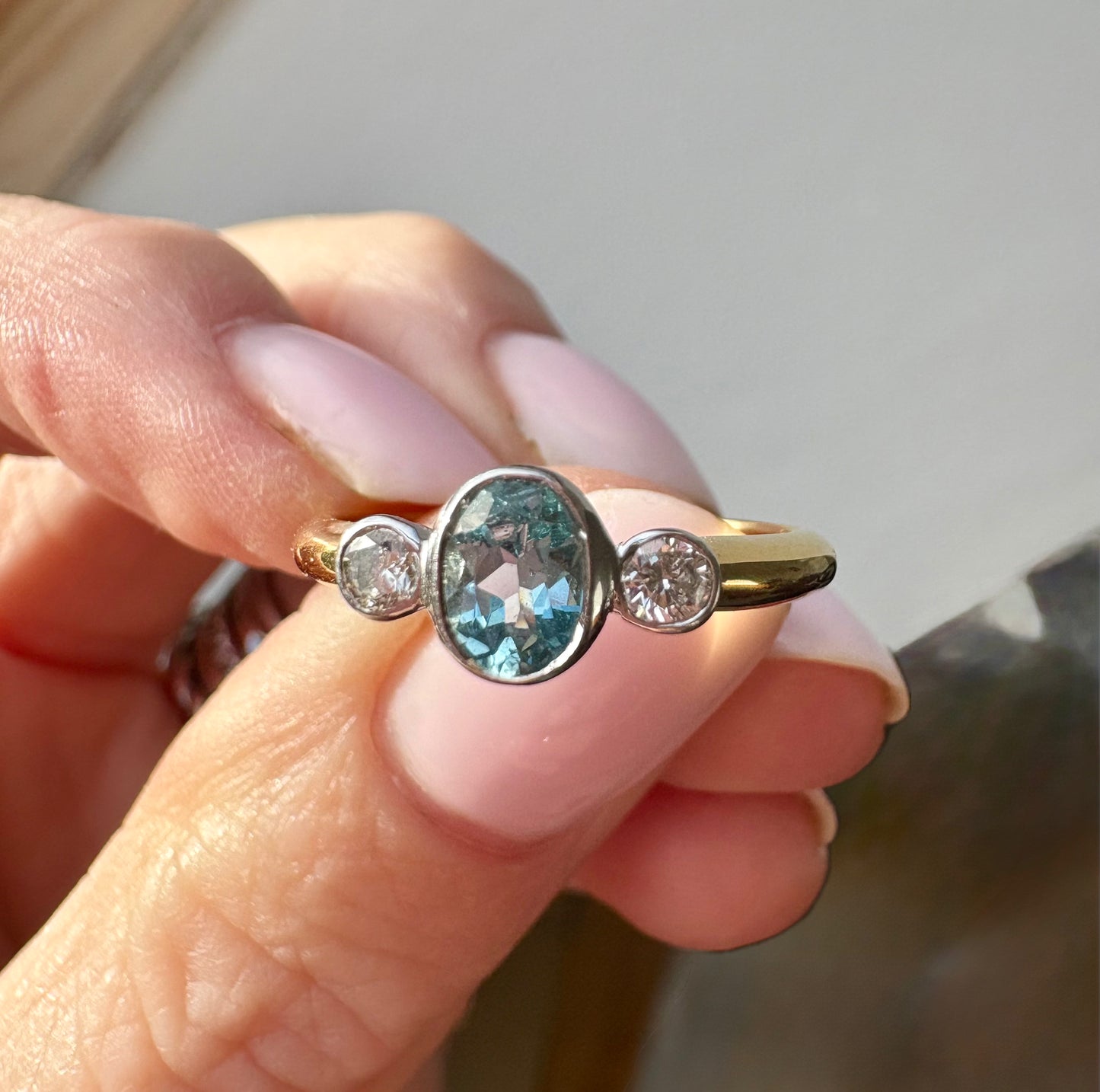Lovely Vintage 18ct Gold,Aquamarine and Diamond Ring