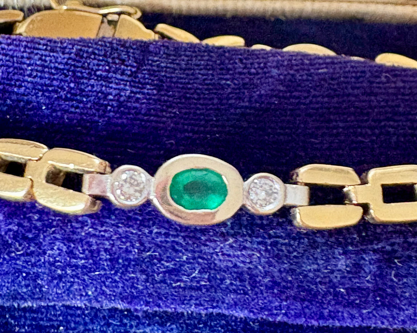 Stunning Vintage Gold, Emerald and Diamond Bracelet