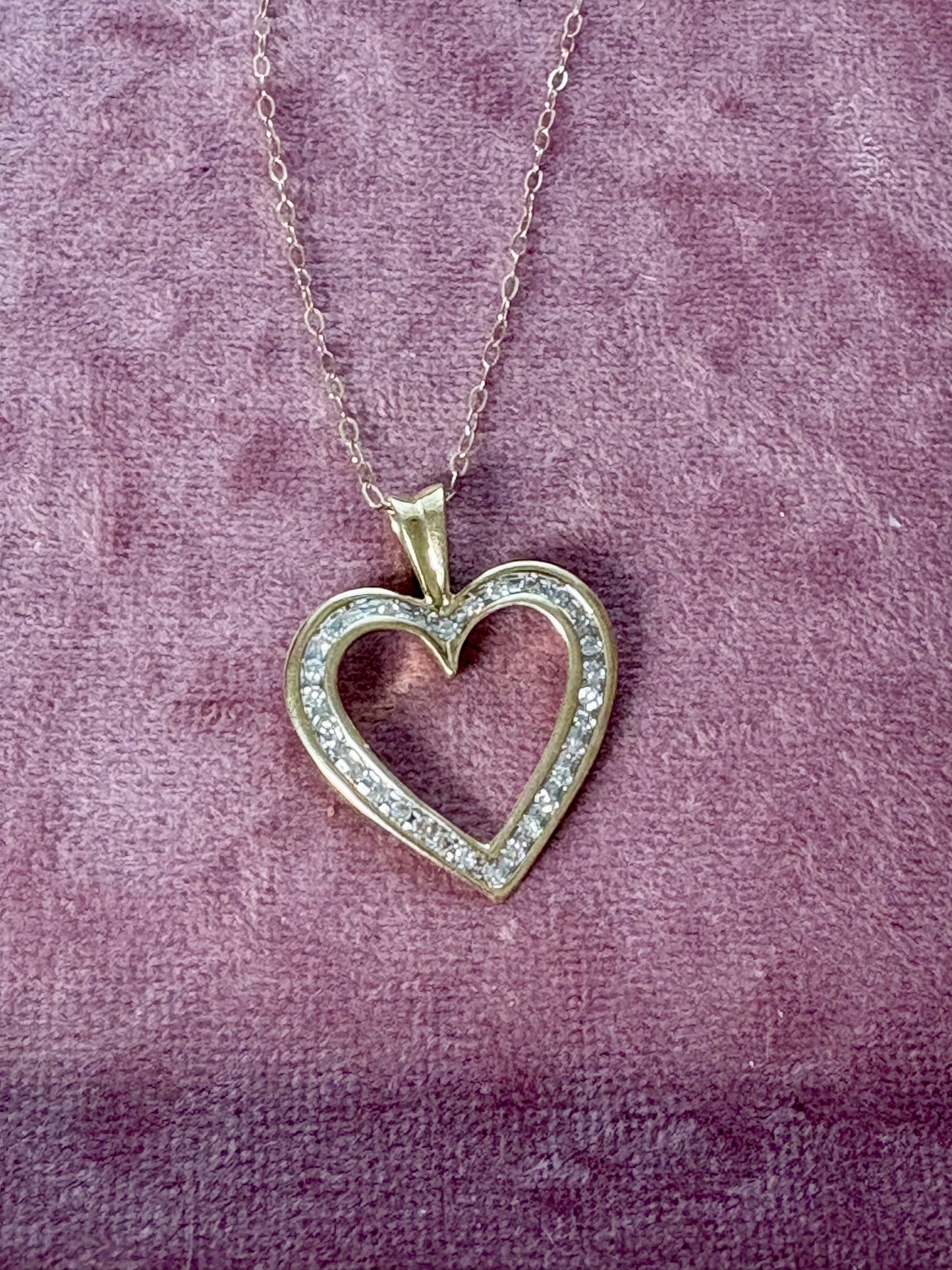 Lovely Vintage 9ct Yellow Gold Diamond Heart Pendant and Chain