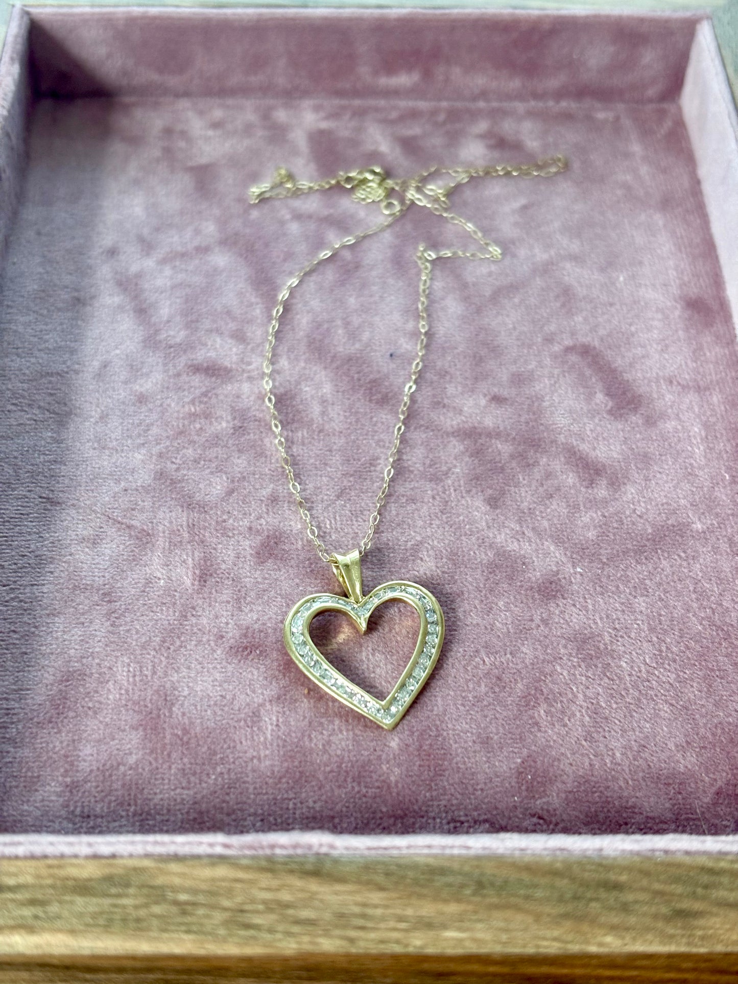 Lovely Vintage 9ct Yellow Gold Diamond Heart Pendant and Chain