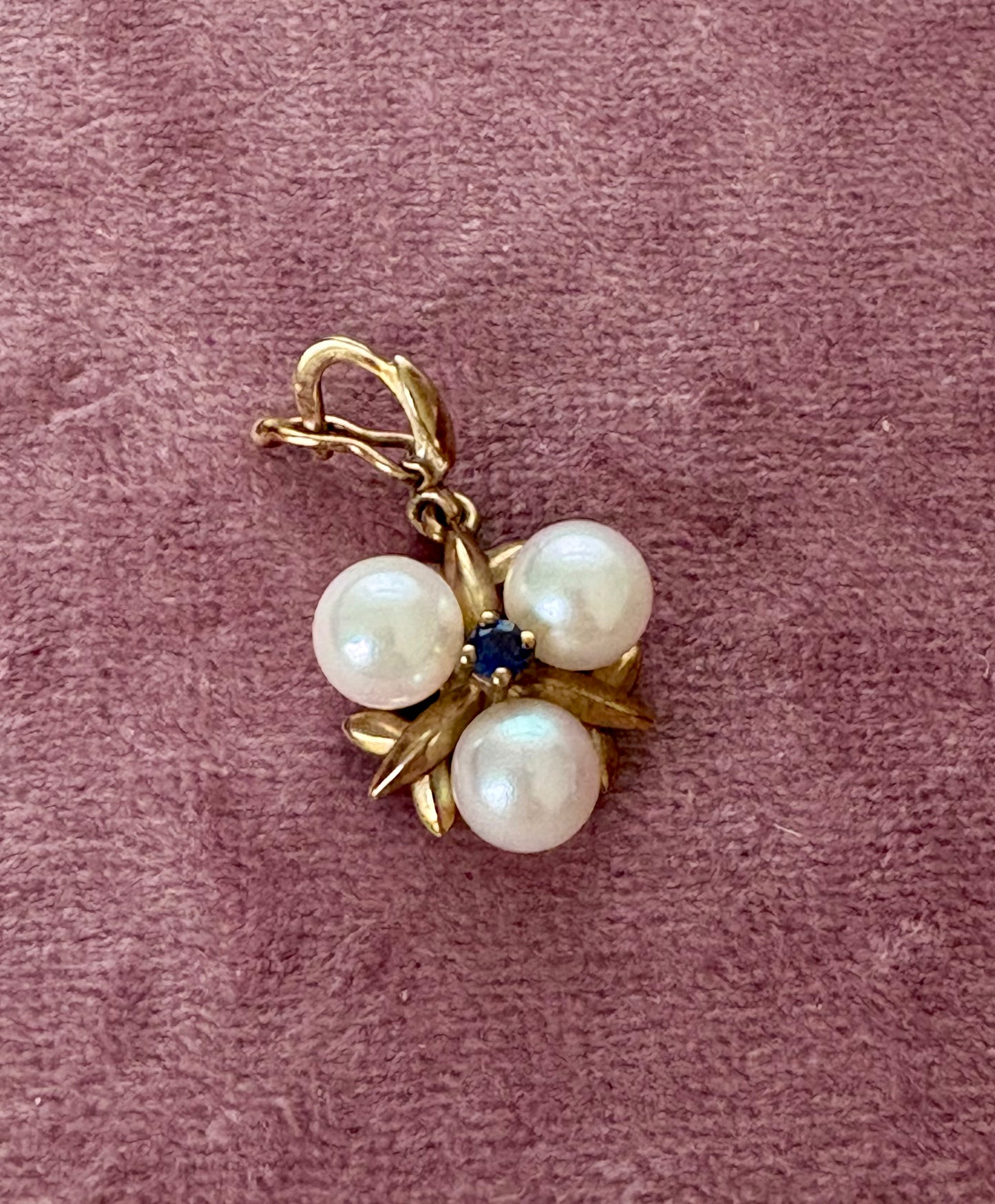 Attractive Vintage 9ct Gold, Sapphire and Cultured Pearl Pendant with a 9ct Gold Chain