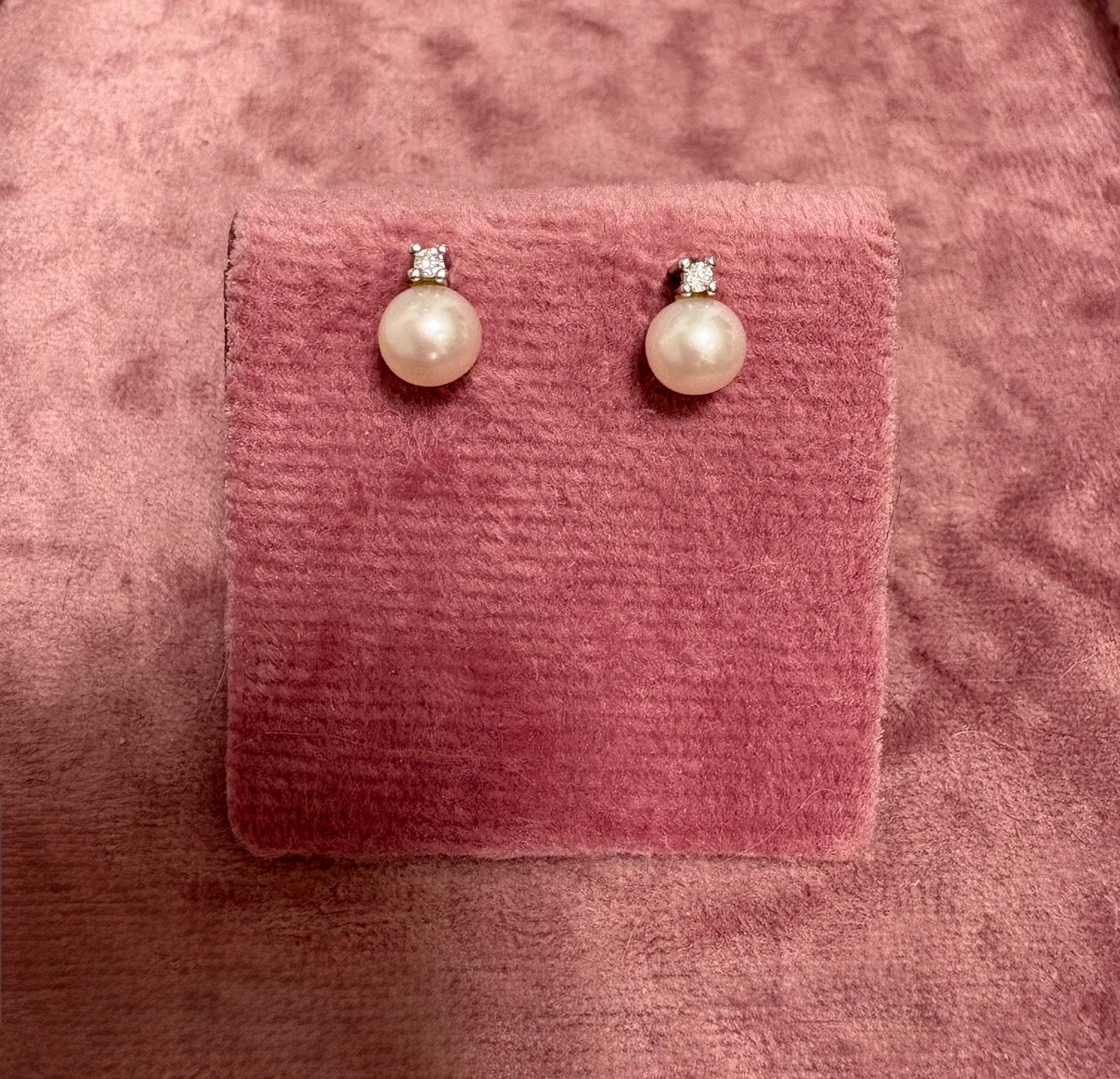 Beautiful 9ct White Gold, Pearl and Diamond Earrings