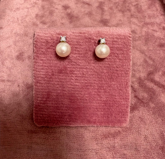 Beautiful 9ct White Gold, Pearl and Diamond Earrings
