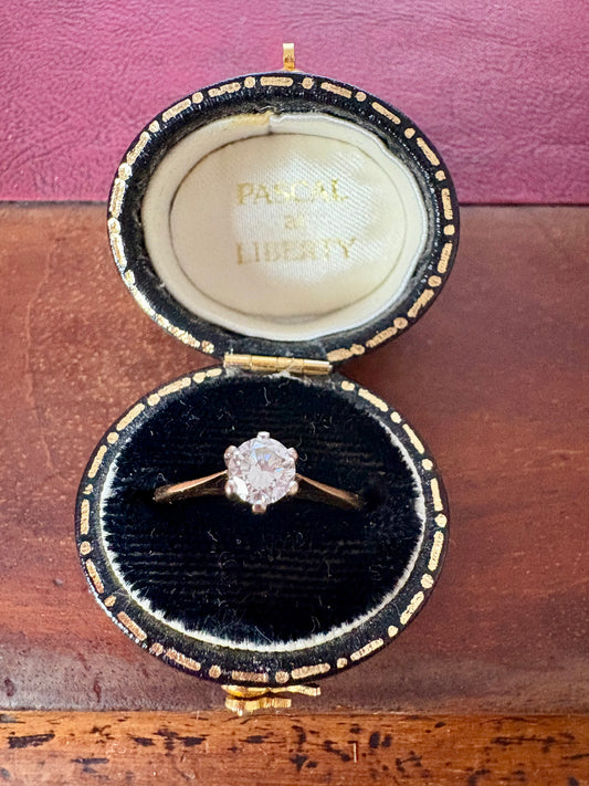 Beautiful 18ct Gold Solitaire Diamond Ring by Kutchinsky