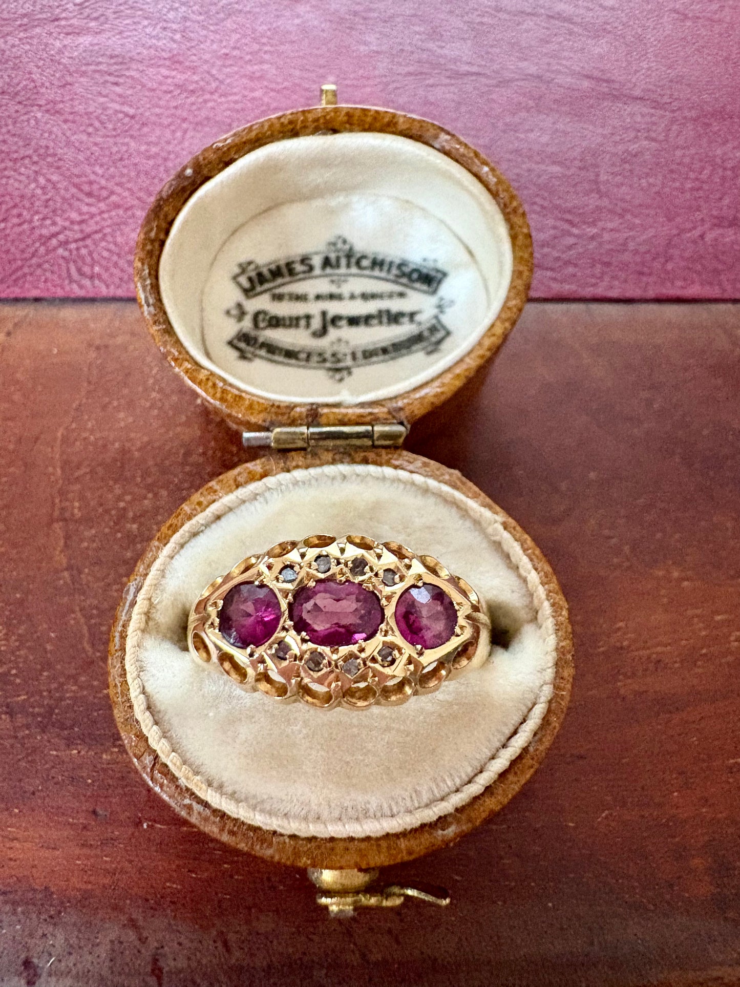 Very beautiful Early 20th Century 18ct gold Garnet and Rose Cut Diamond Ring