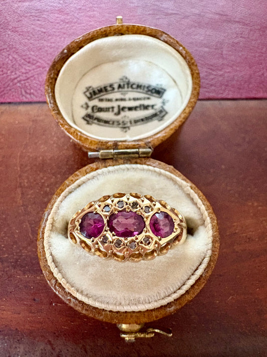 Very beautiful Early 20th Century 18ct gold Garnet and Rose Cut Diamond Ring