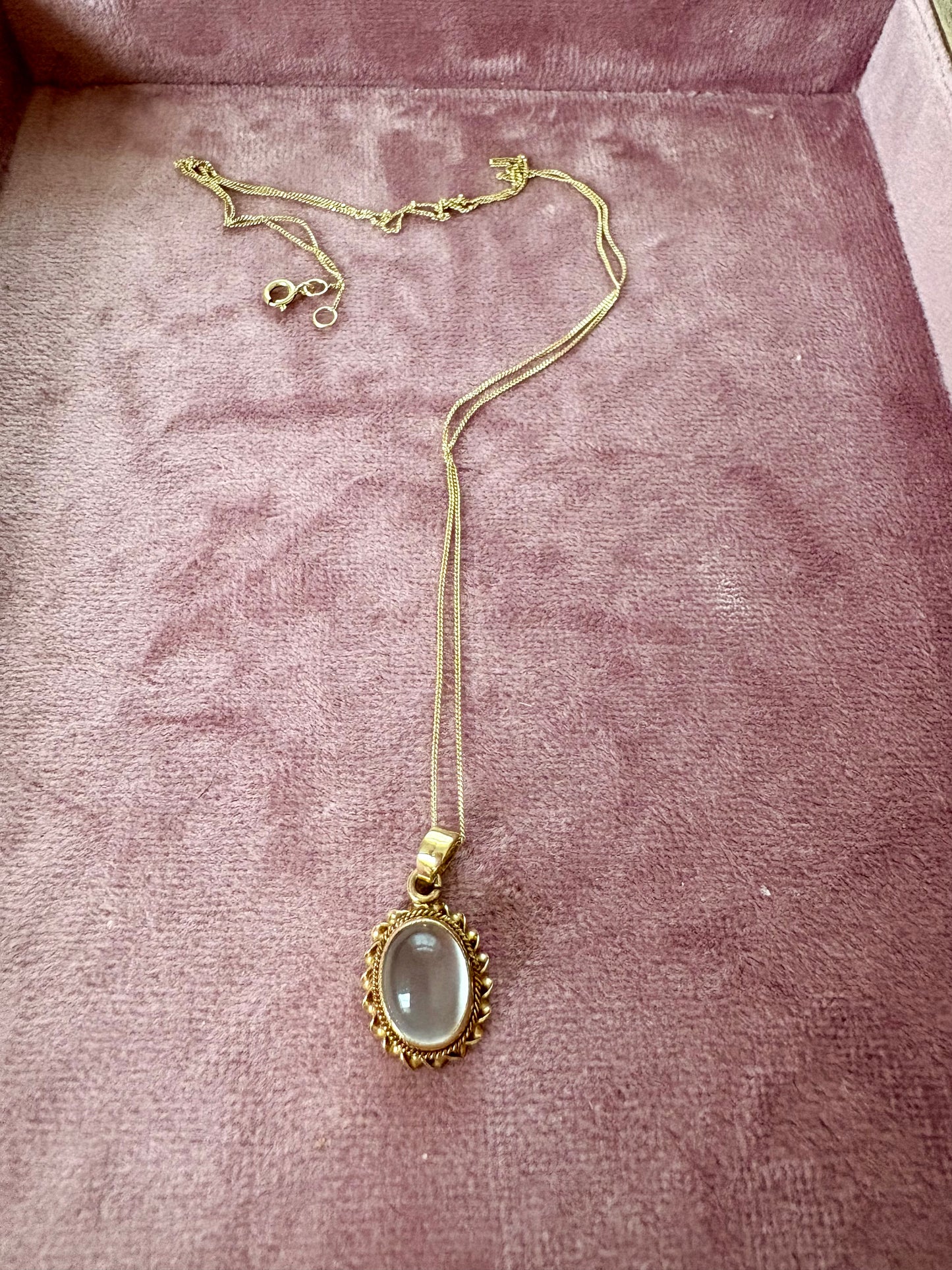 Wonderful Vintage 9ct Gold and Moonstone Pendant