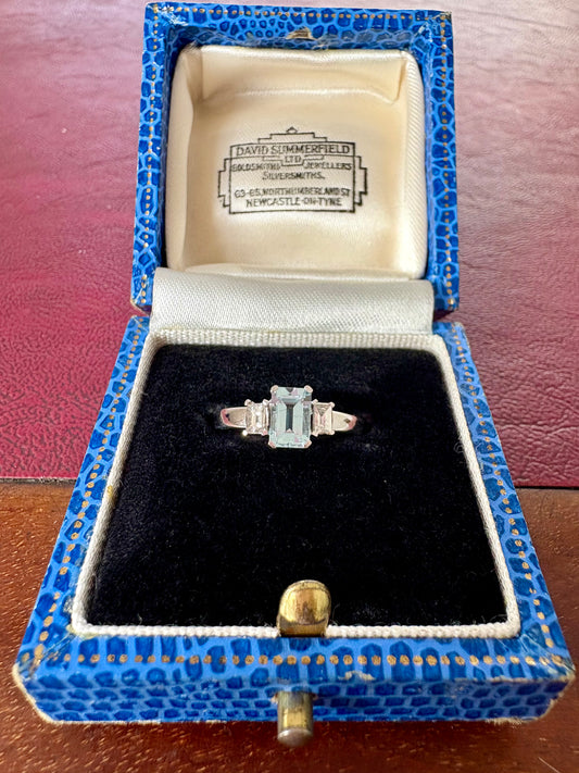 Modern 18ct gold Aquamarine and Diamond Ring