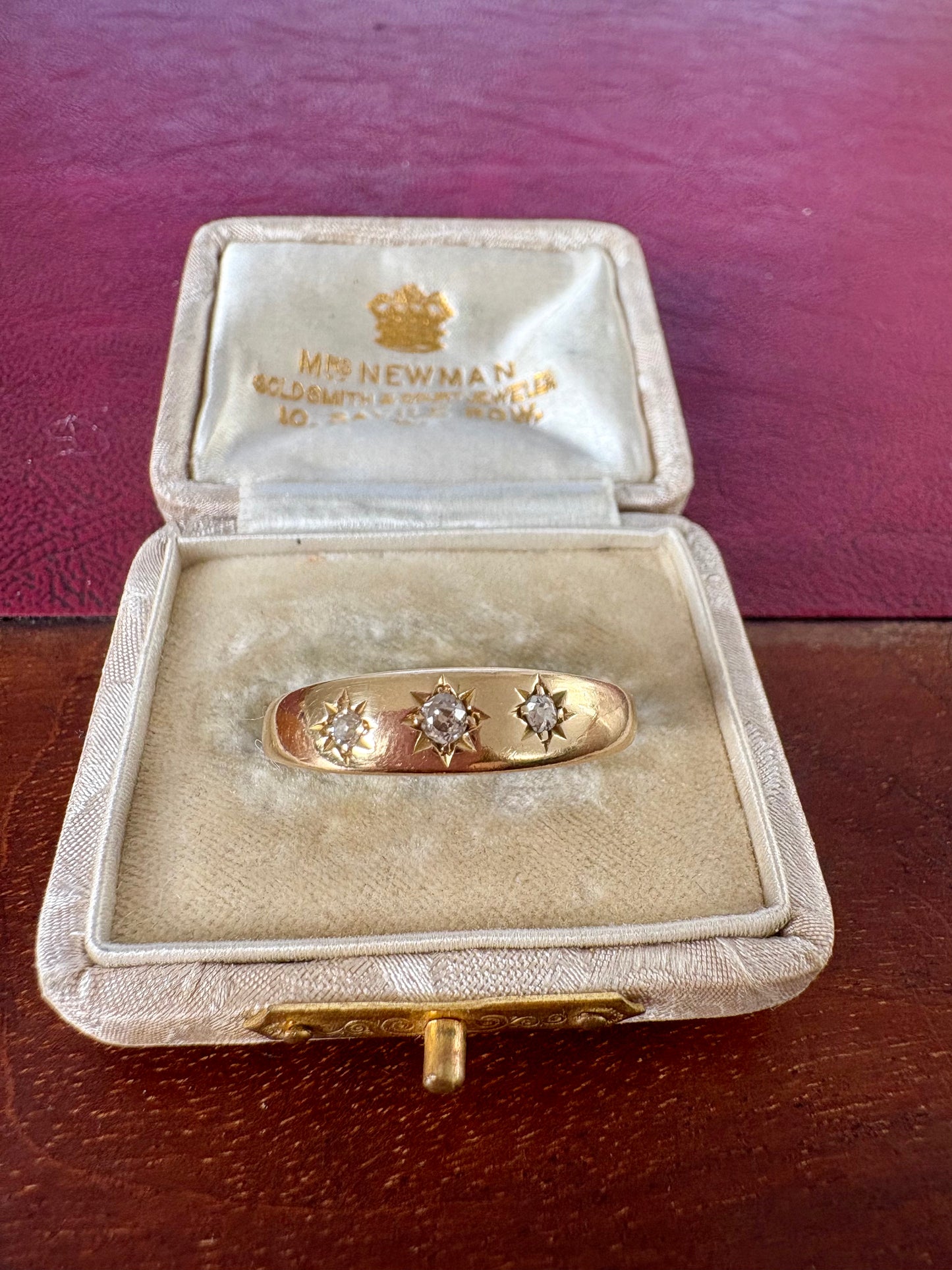 Gorgeous 9ct Gold Diamond Starburst Ring