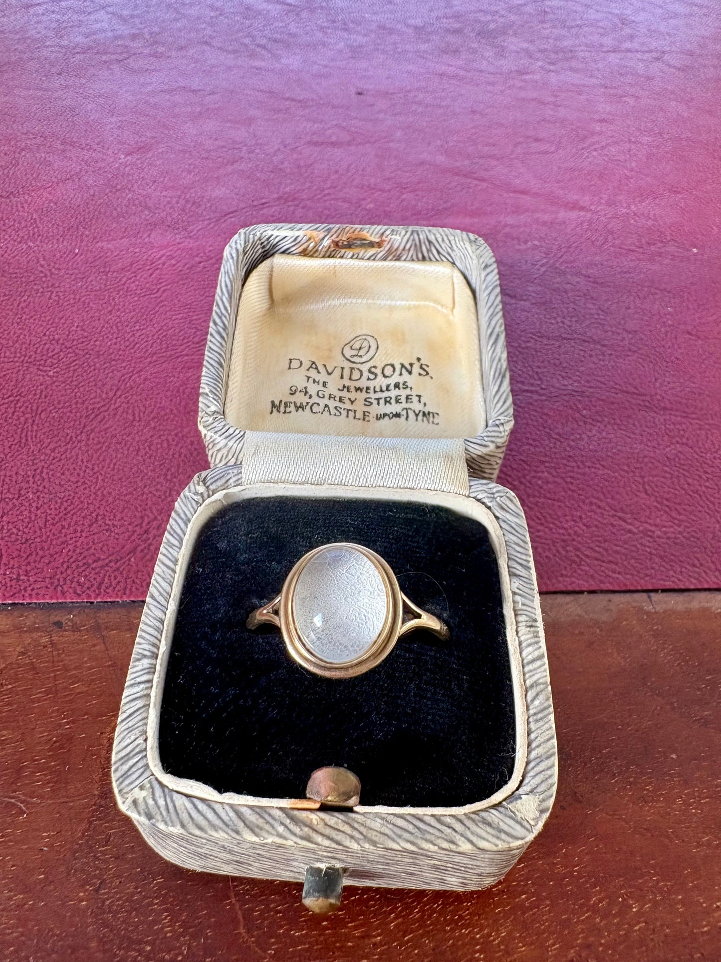 Lovely 9ct Gold Vintage Cabochon Cut Moonstone Dress Ring