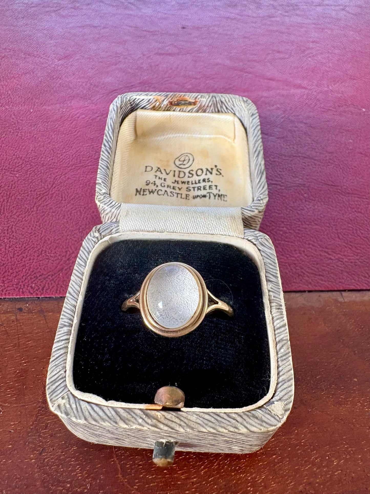 Lovely 9ct Gold Vintage Cabochon Cut Moonstone Dress Ring