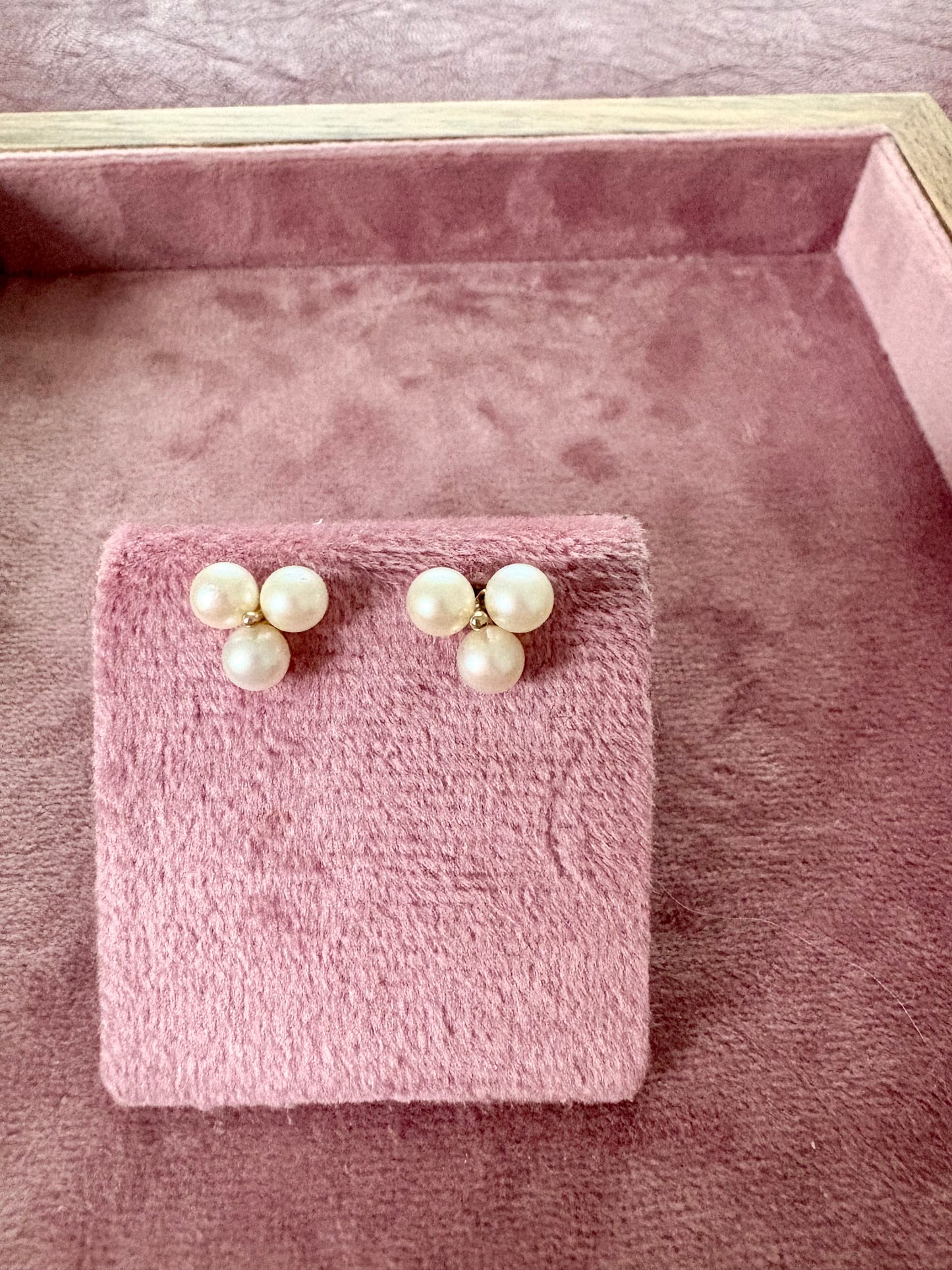 Gorgeous 9ct Gold and Cultured Pearl Earrings