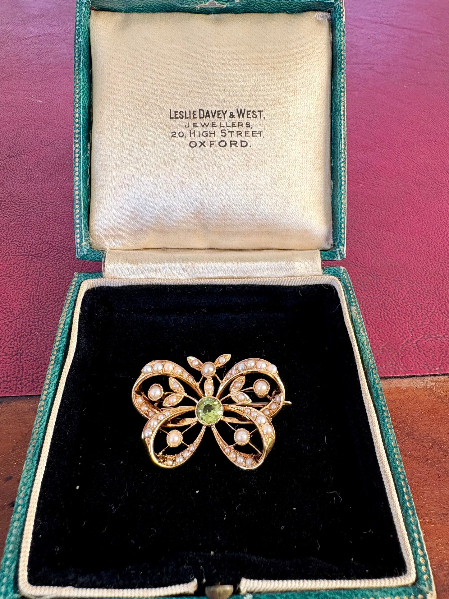 Beautiful Early 20th Century Gold, Peridot and Split Pearl Brooch