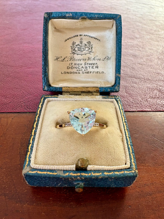 Stunning Vintage 9ct Gold and Aquamarine and Diamond Ring