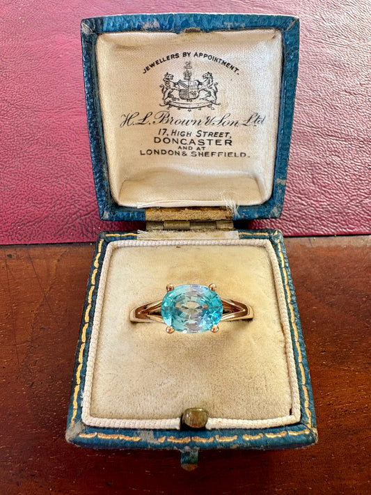 Wonderful Vintage 9ct Gold and Blue Zircon East-West Ring