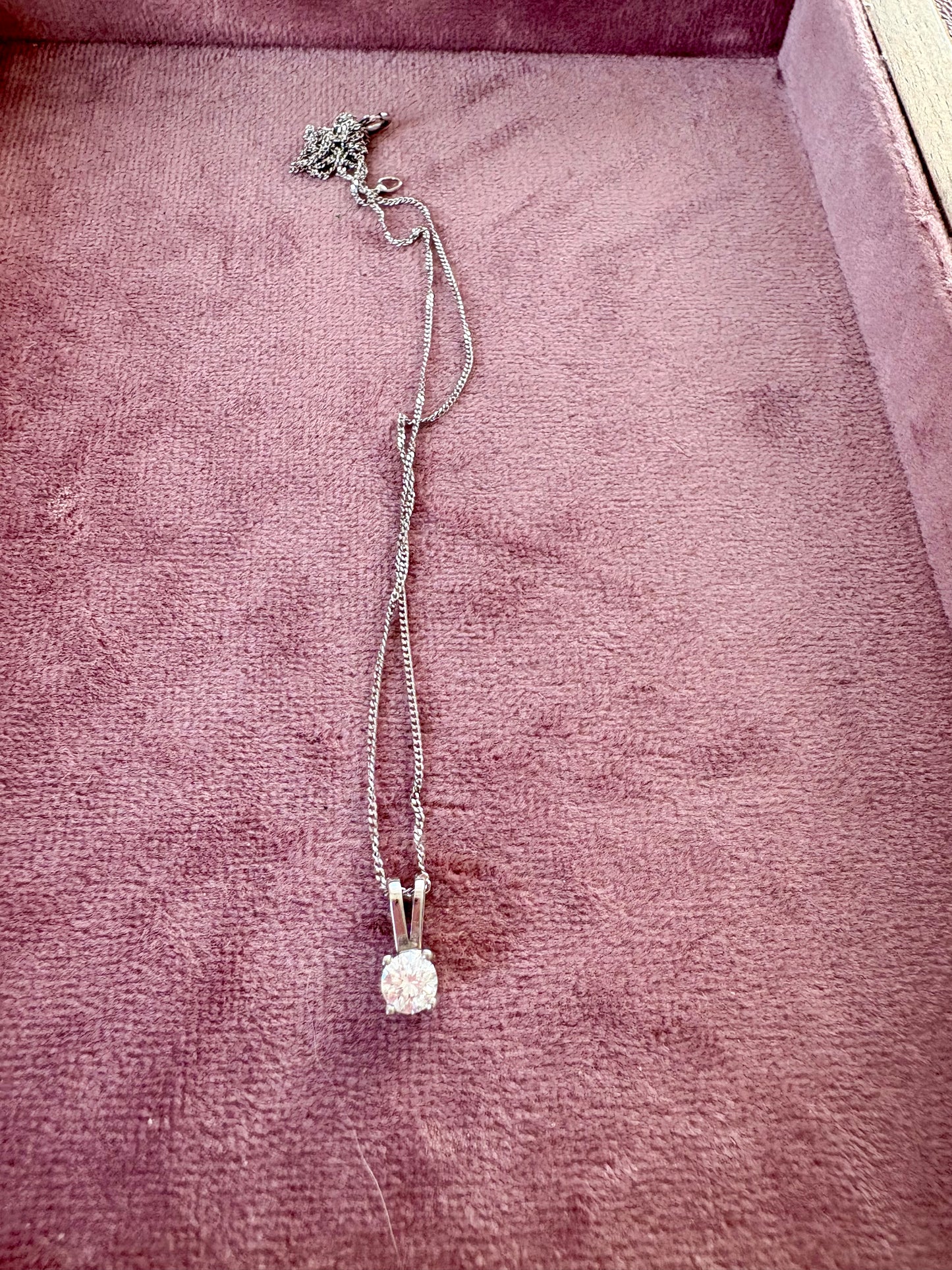 Gorgeous 18ct White Gold Diamond Pendant and Chain