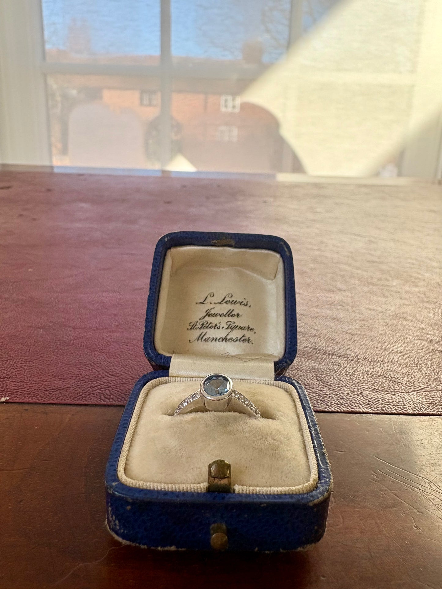 Gorgeous 18ct White Gold, Cornflower Blue Sapphire and Diamond Ring