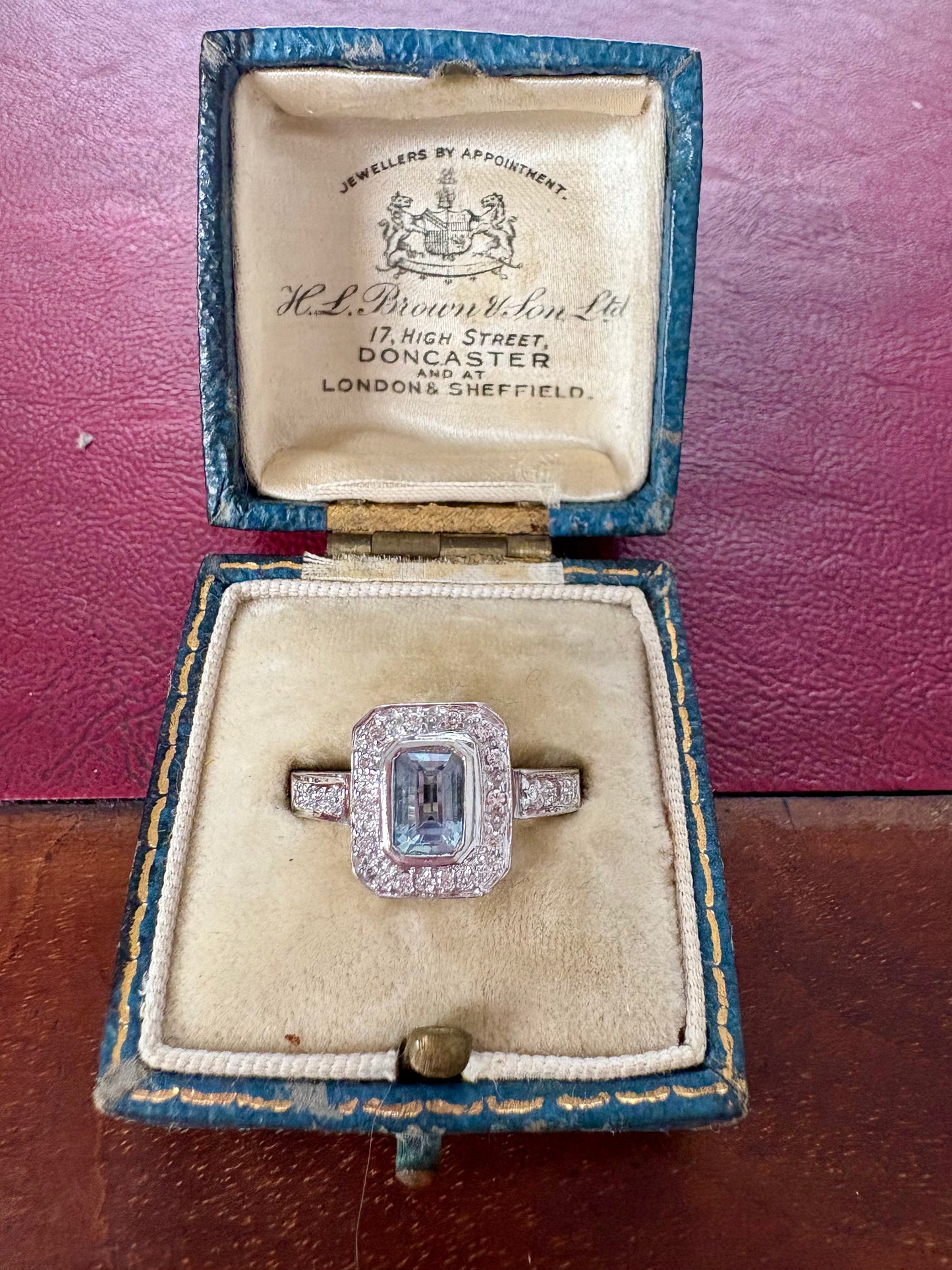 Stunning 18ct Gold, Aquamarine and Diamond Ring