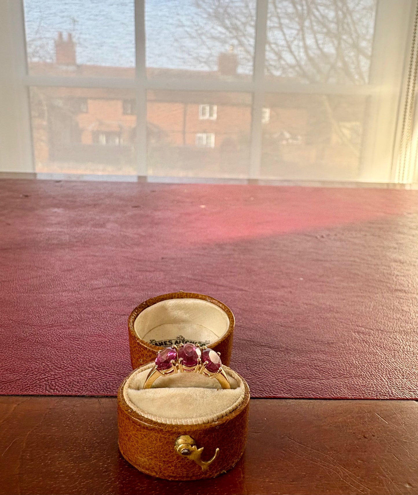 Gorgeous Vintage 9ct Gold Garnet Three Stone Ring