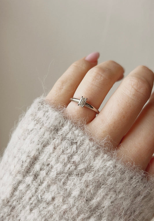 Gorgeous Modern Platinum Diamond Solitaire Ring