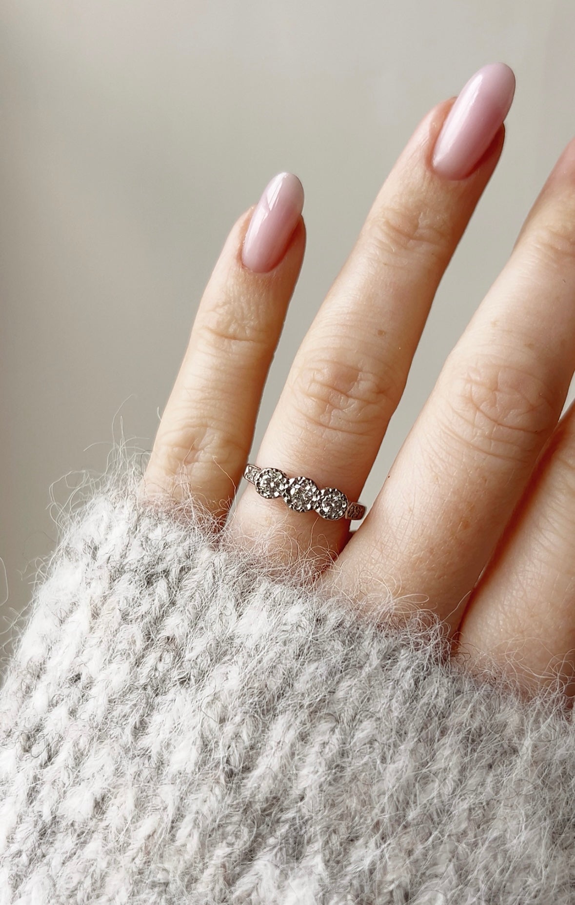 Pretty Vintage 18ct White Gold Diamond Trilogy Ring