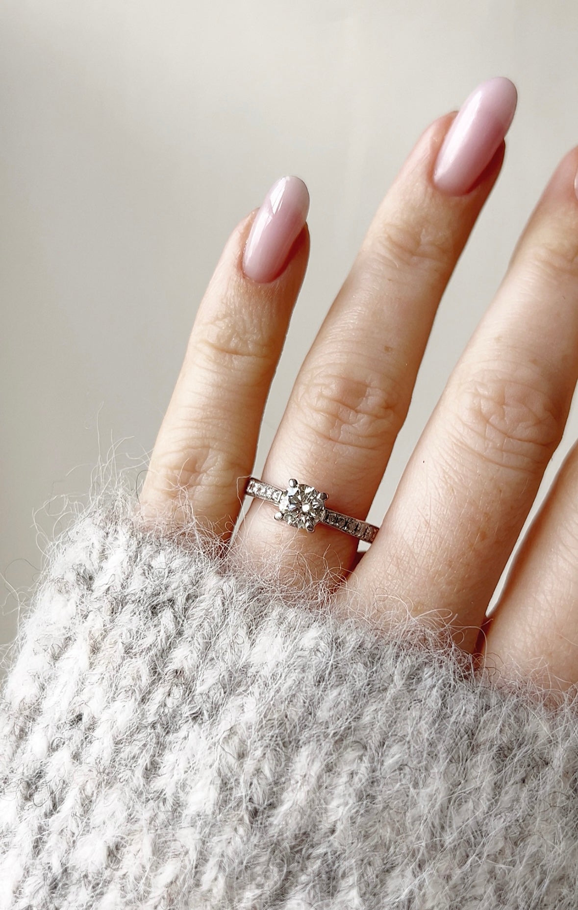 Beautiful Classic Modern Platinum Brilliant-cut Diamond Solitaire Ring with Diamond Shoulders