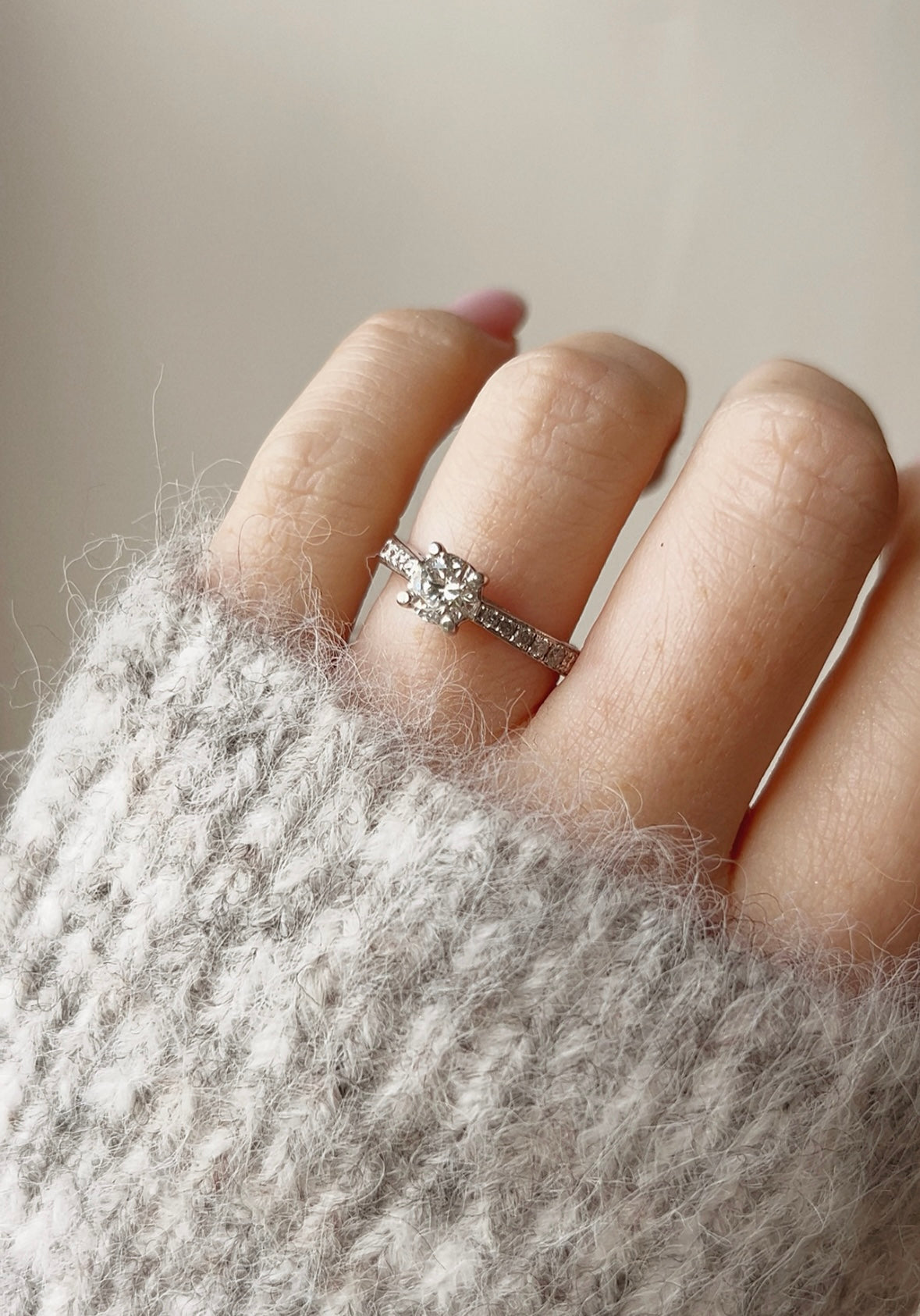 Beautiful Classic Modern Platinum Brilliant-cut Diamond Solitaire Ring with Diamond Shoulders