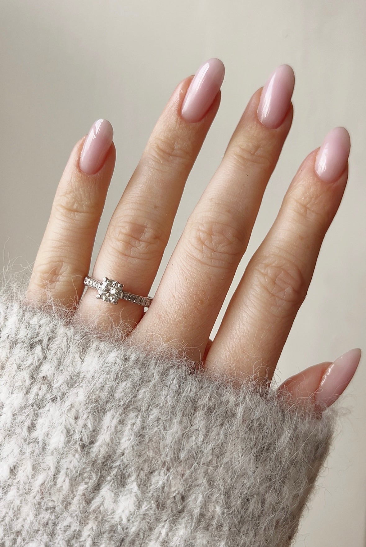 Beautiful Classic Modern Platinum Brilliant-cut Diamond Solitaire Ring with Diamond Shoulders