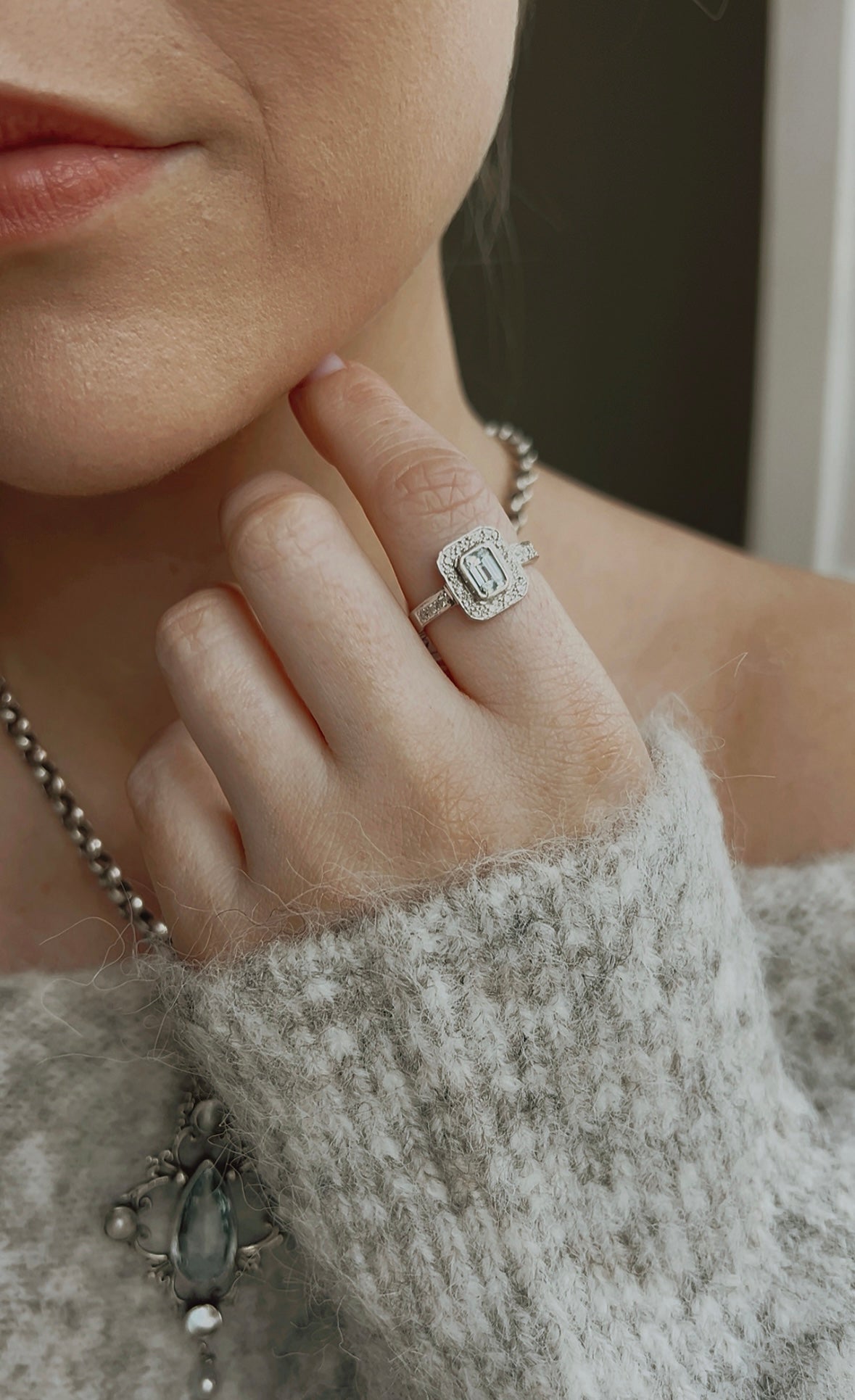 Stunning 18ct Gold, Aquamarine and Diamond Ring