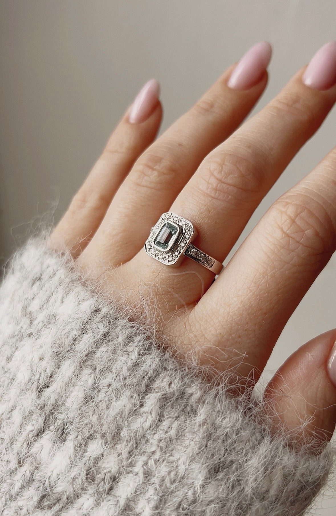 Stunning 18ct Gold, Aquamarine and Diamond Ring