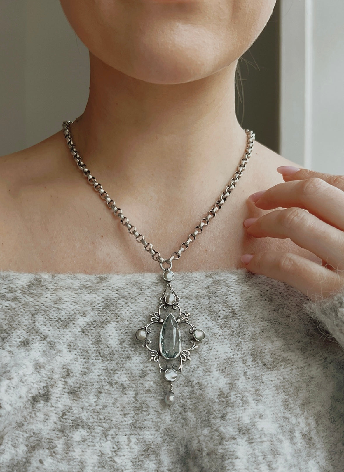 Stunning Edwardian Silver, Aquamarine and Mother-of-Pearl Pendant Necklace