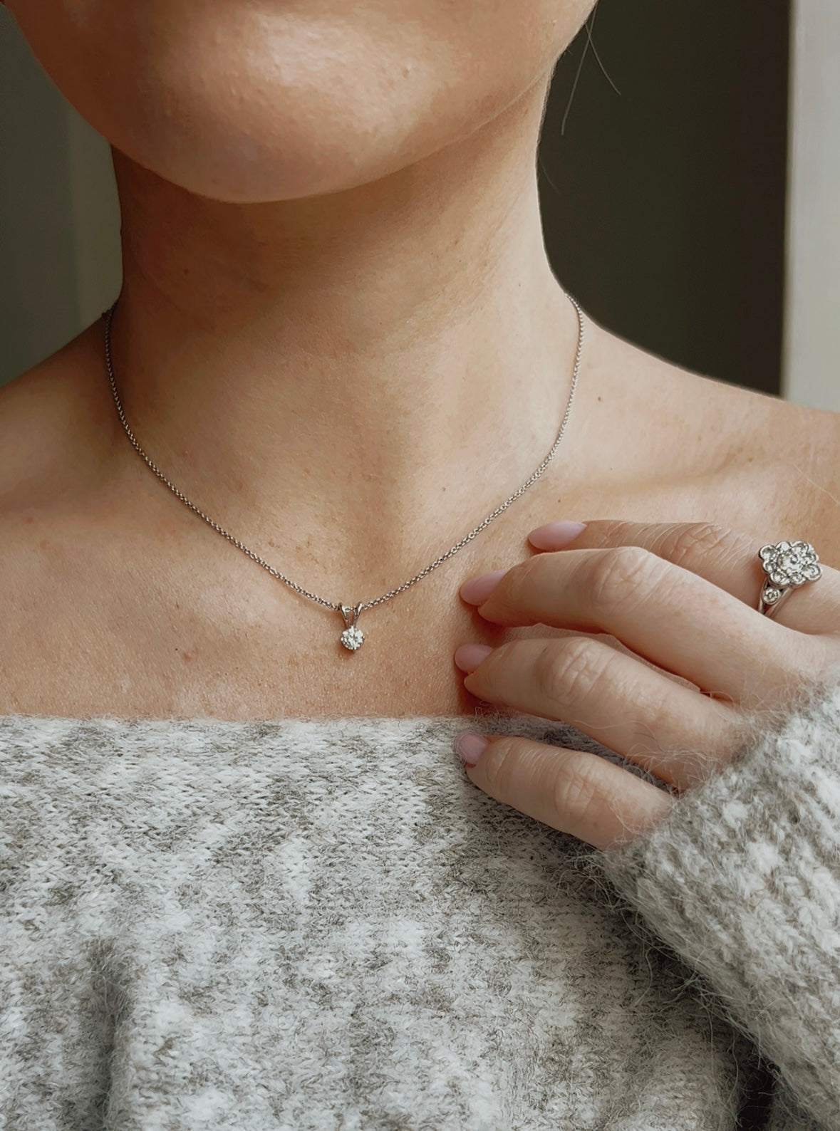 Classic solitaire diamond pendant on a 18ct White Gold Chain
