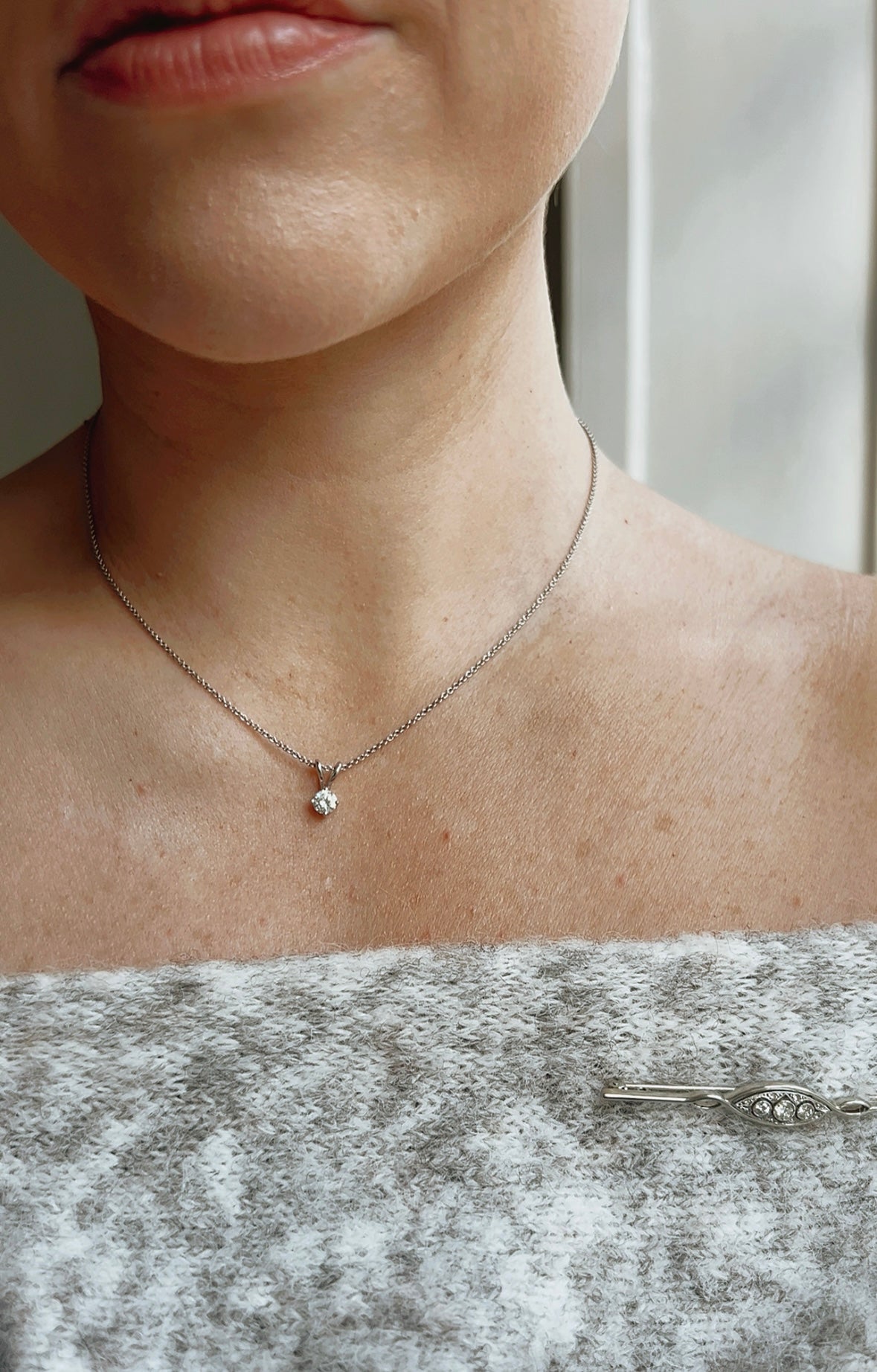 Classic solitaire diamond pendant on a 18ct White Gold Chain