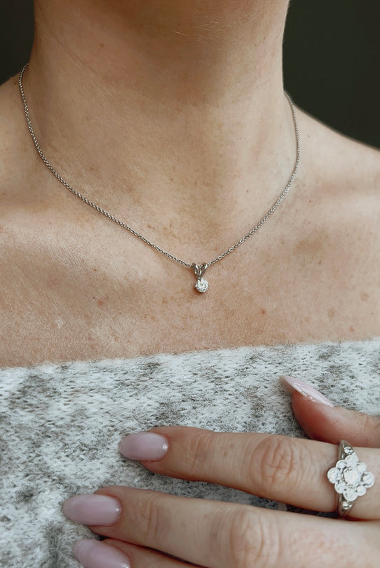 Classic solitaire diamond pendant on a 18ct White Gold Chain