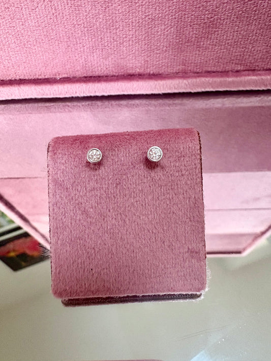 Beautiful 9ct White Gold Natural Diamond Stud Earrings