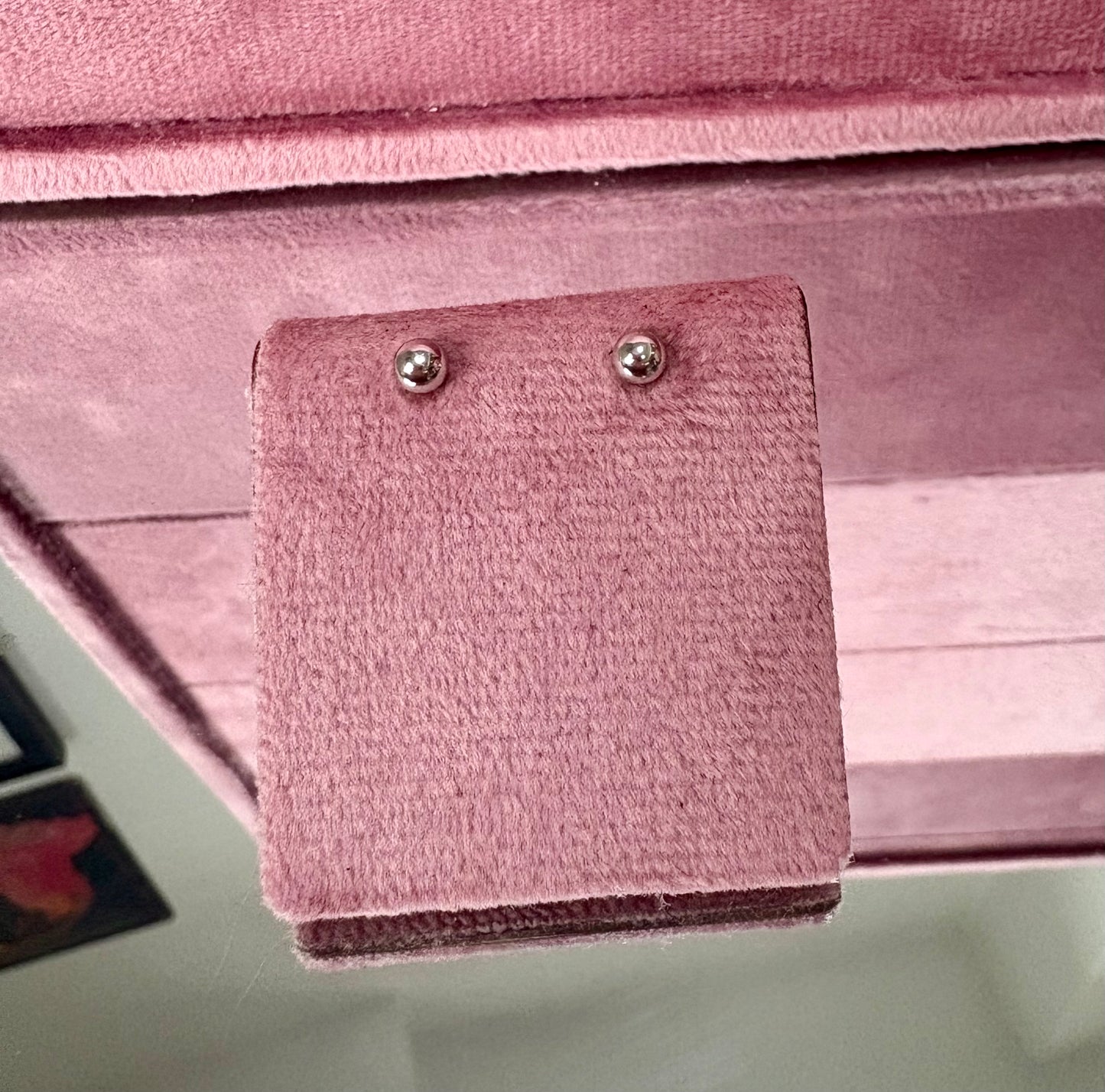 Classic 9ct White Gold Stud Earrings