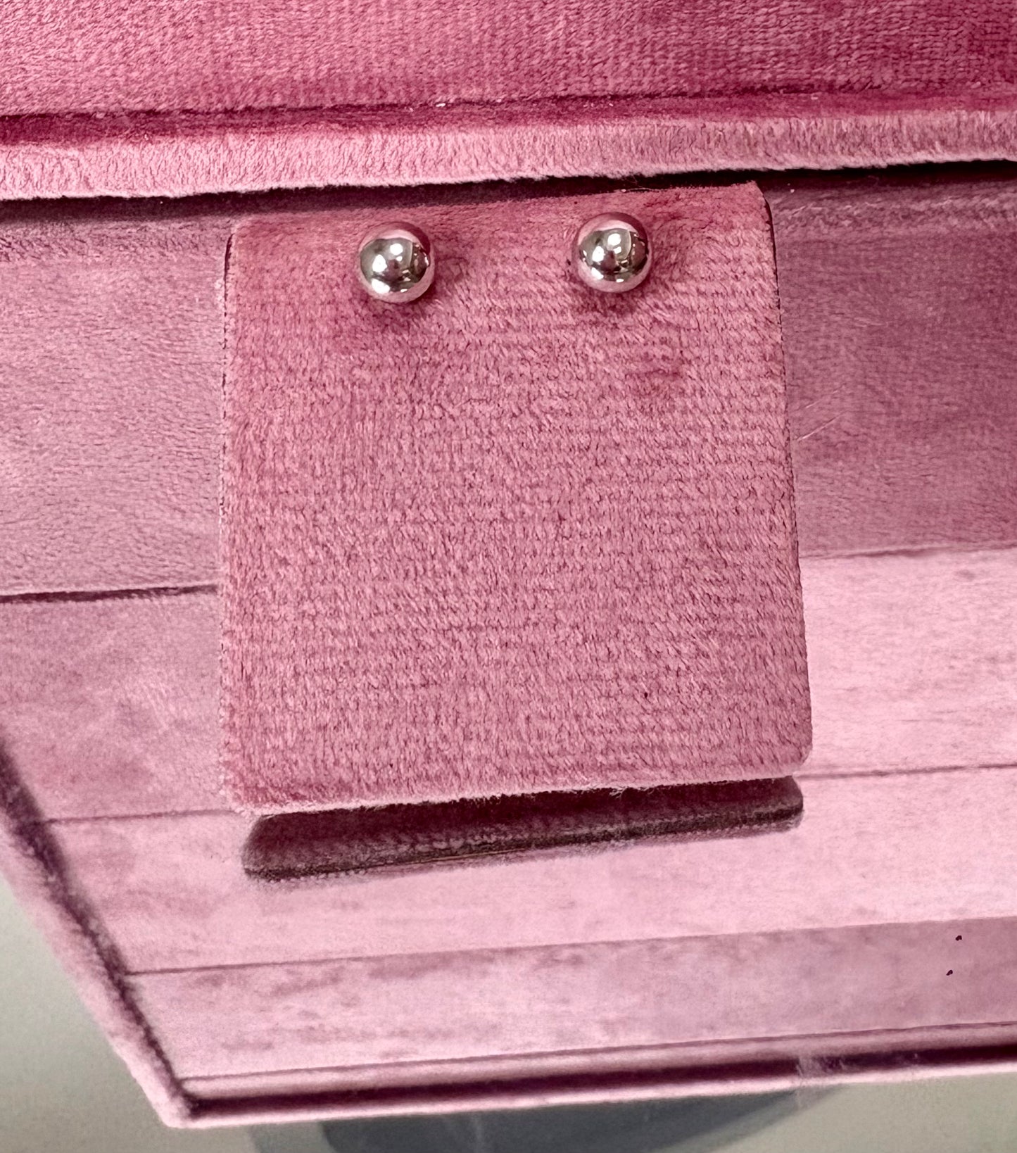 Classic 9ct White Gold Stud Earrings