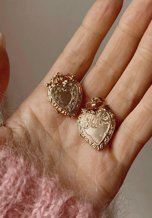 Very Beautiful Antique 9ct Gold Back and Front Heart Locket