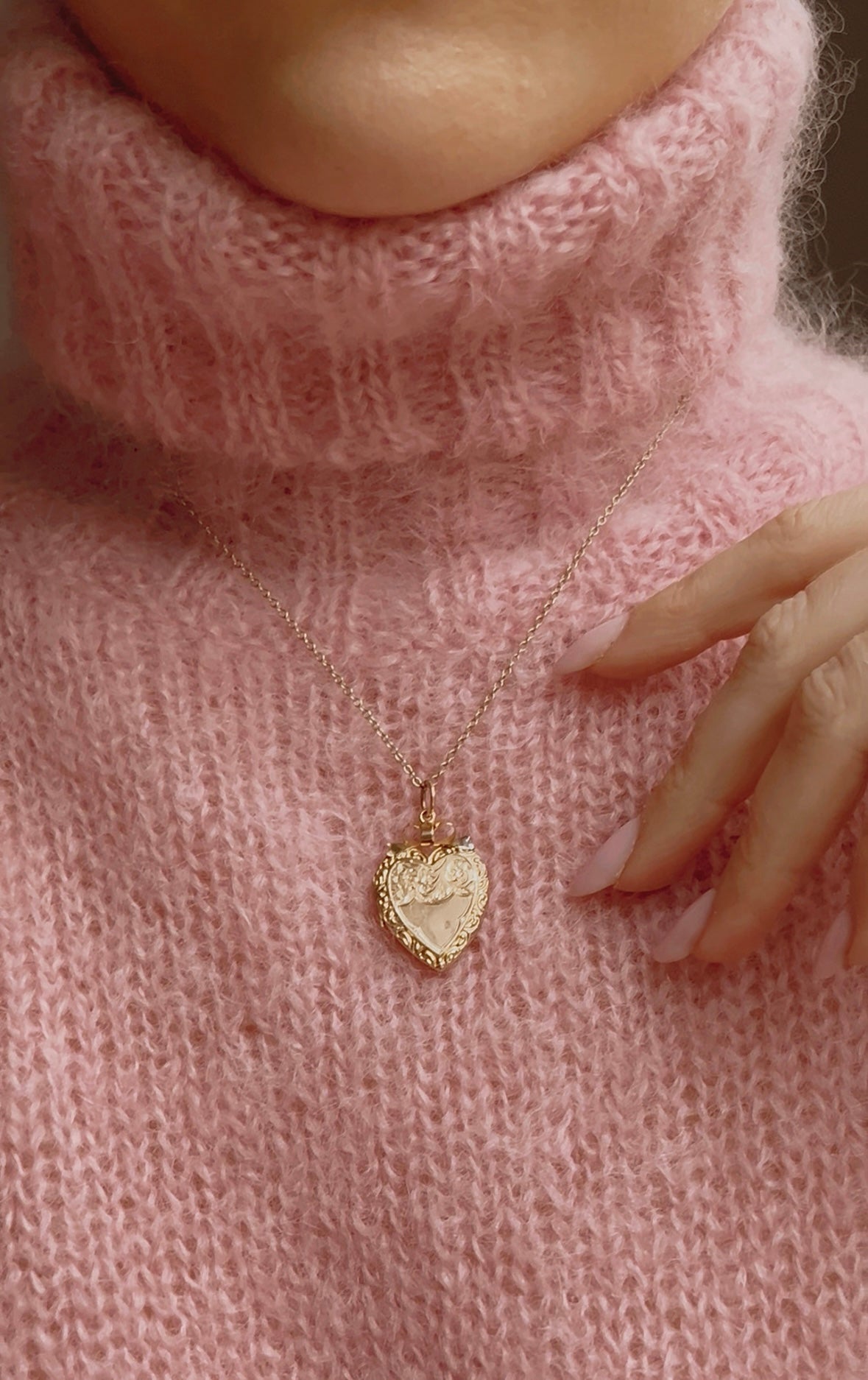 Very Beautiful Antique 9ct Gold Back and Front Heart Locket