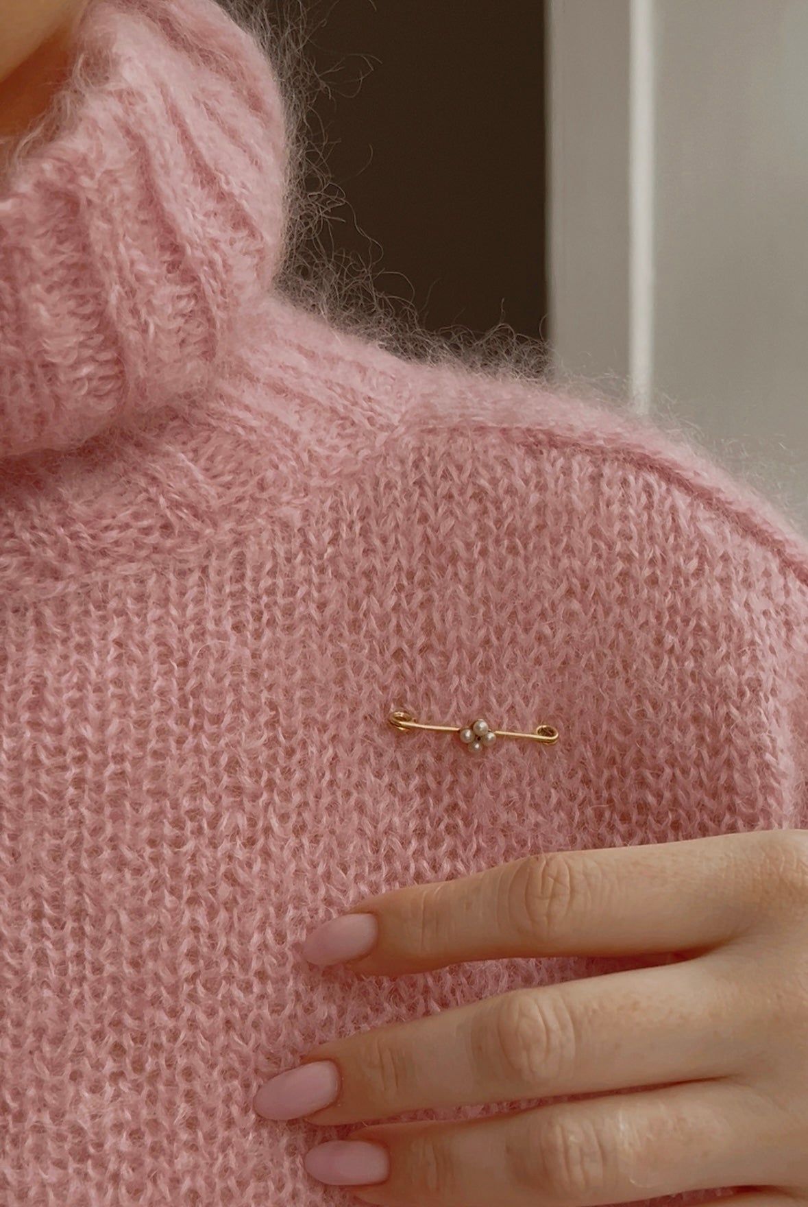 Beautiful antique pearl lace pin