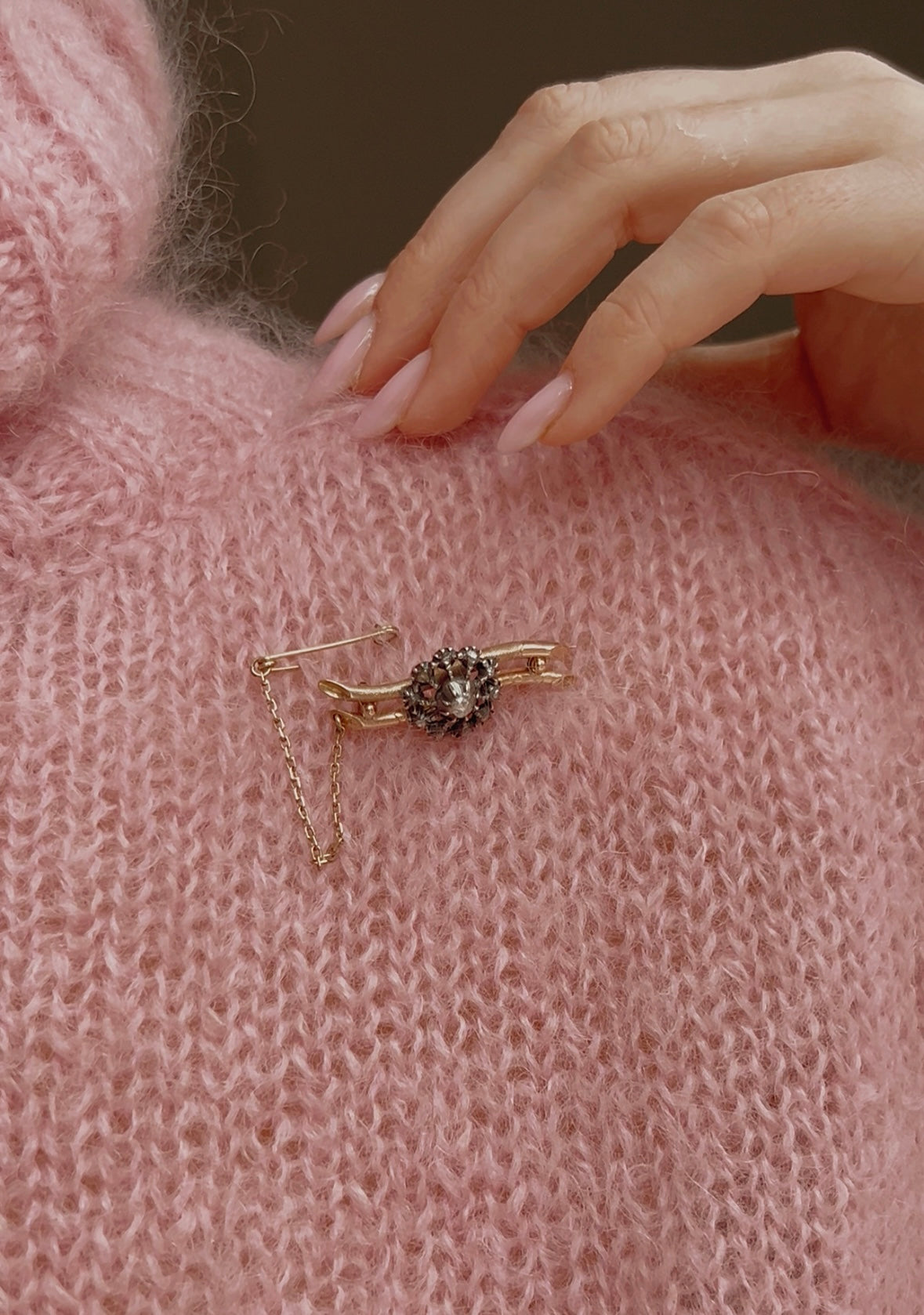 Gorgeous Foil-back Diamond Floral Brooch