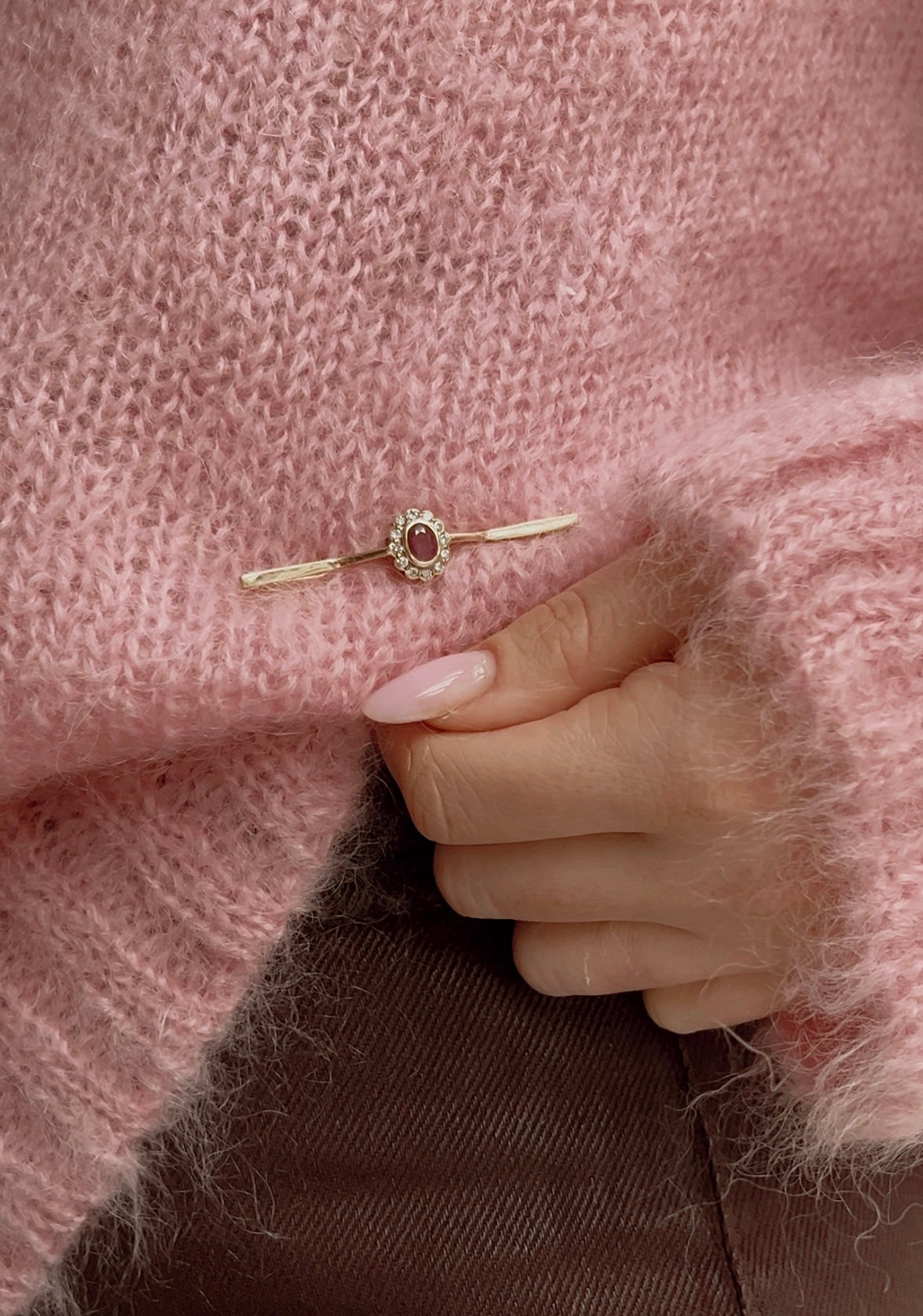 Gorgeous 9ct Gold Ruby and Diamond Bar Brooch