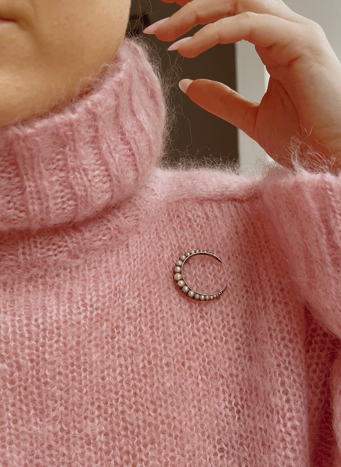 Lovely Edwardian 20th Century Pearl Crescent Brooch