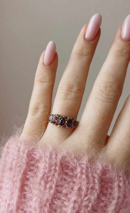 Gorgeous Antique 9ct Gold Garnet Five Stone Ring